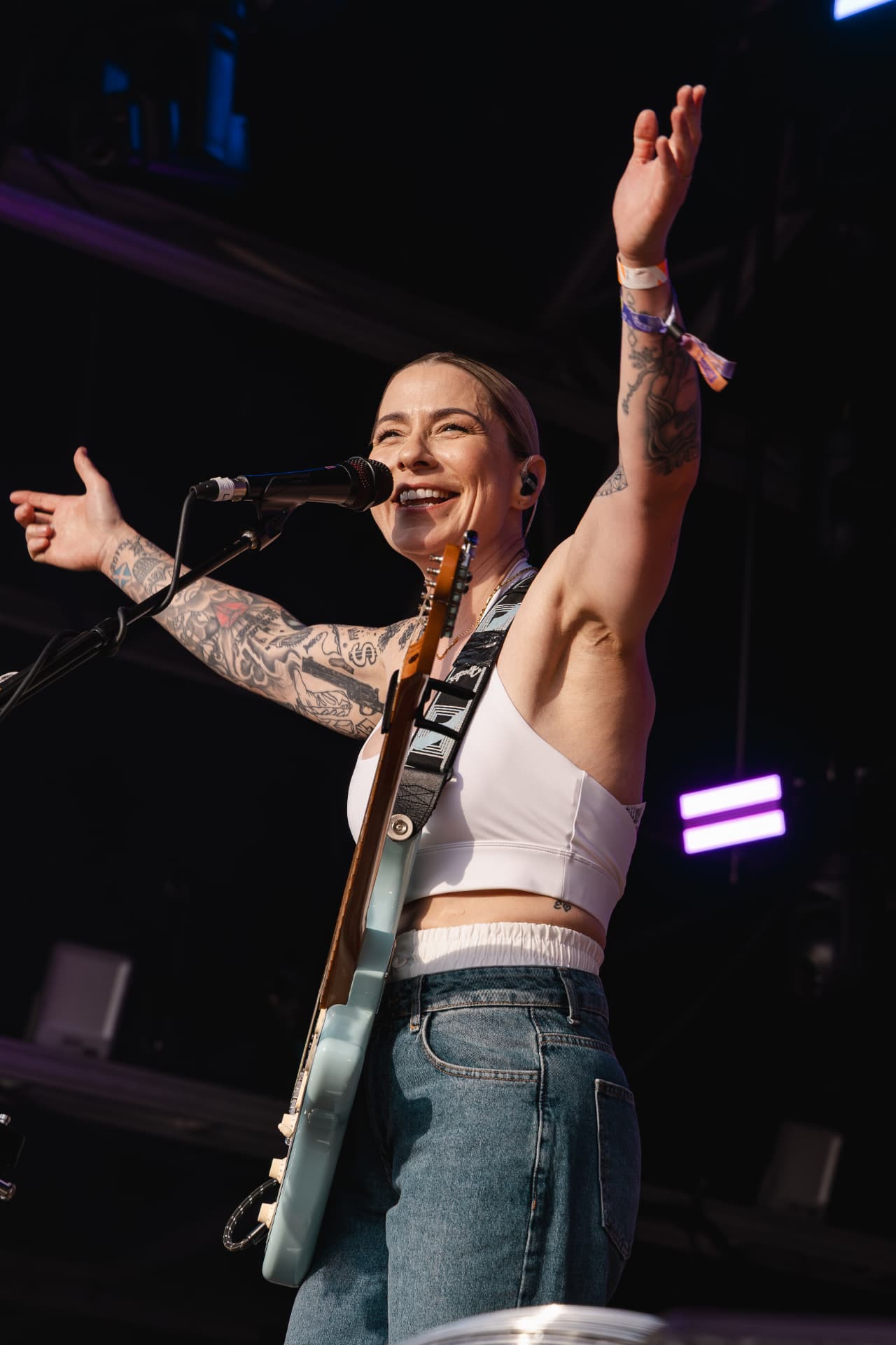 Lucy Spraggan smiling with arms outstretched on the Mighty Hoopla stage