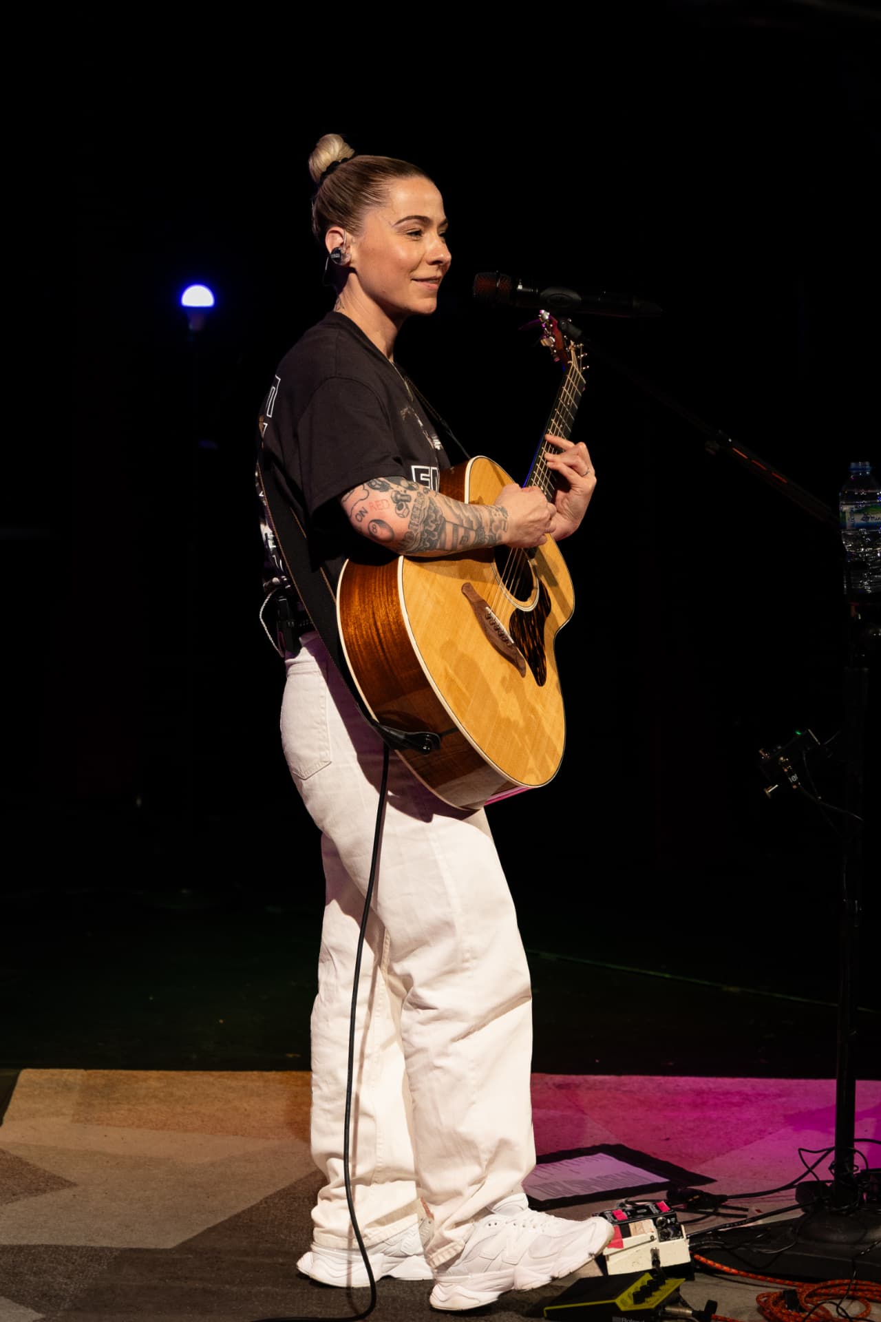 Full length on stage tuning the guitar